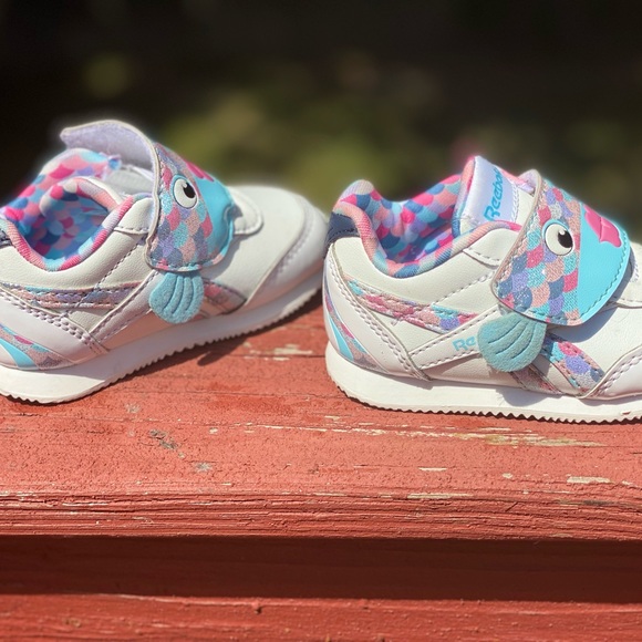 Reebok Rainbow Fish Royal Classic Jog 2 sneaker. - Picture 5 of 8